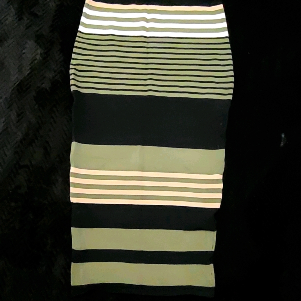 Fitted pencil skirt